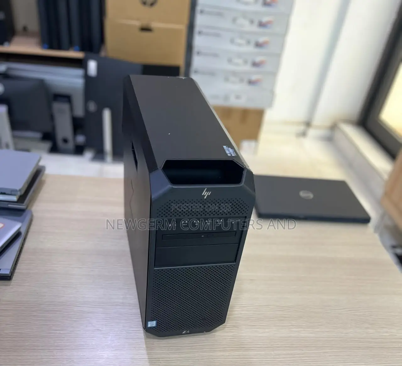 Server HP 32GB Intel Xeon HDD+SSD 256GB
