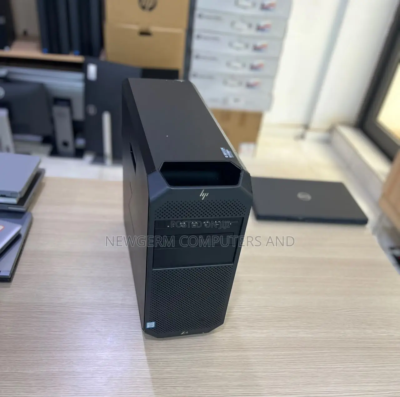 Server HP 32GB Intel Xeon HDD+SSD 256GB