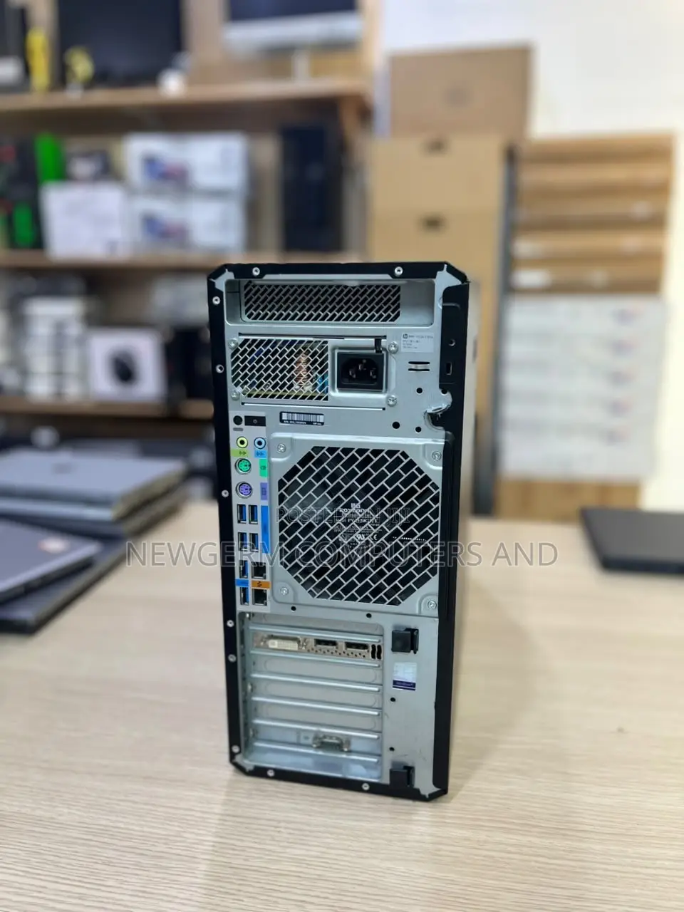 Server HP 32GB Intel Xeon HDD+SSD 256GB