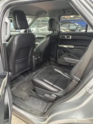Ford Explorer 2021 Silver