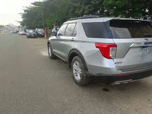 Ford Explorer 2021 Silver