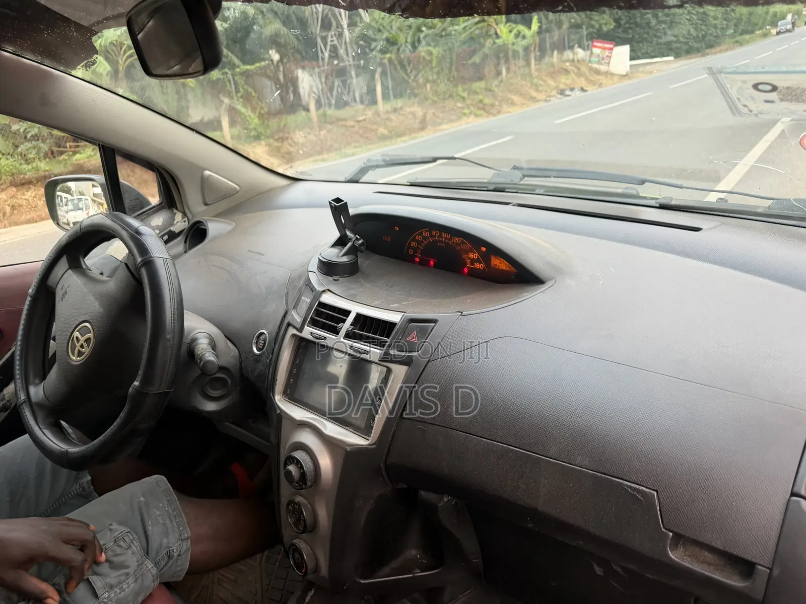 Toyota Vitz 2010 Green