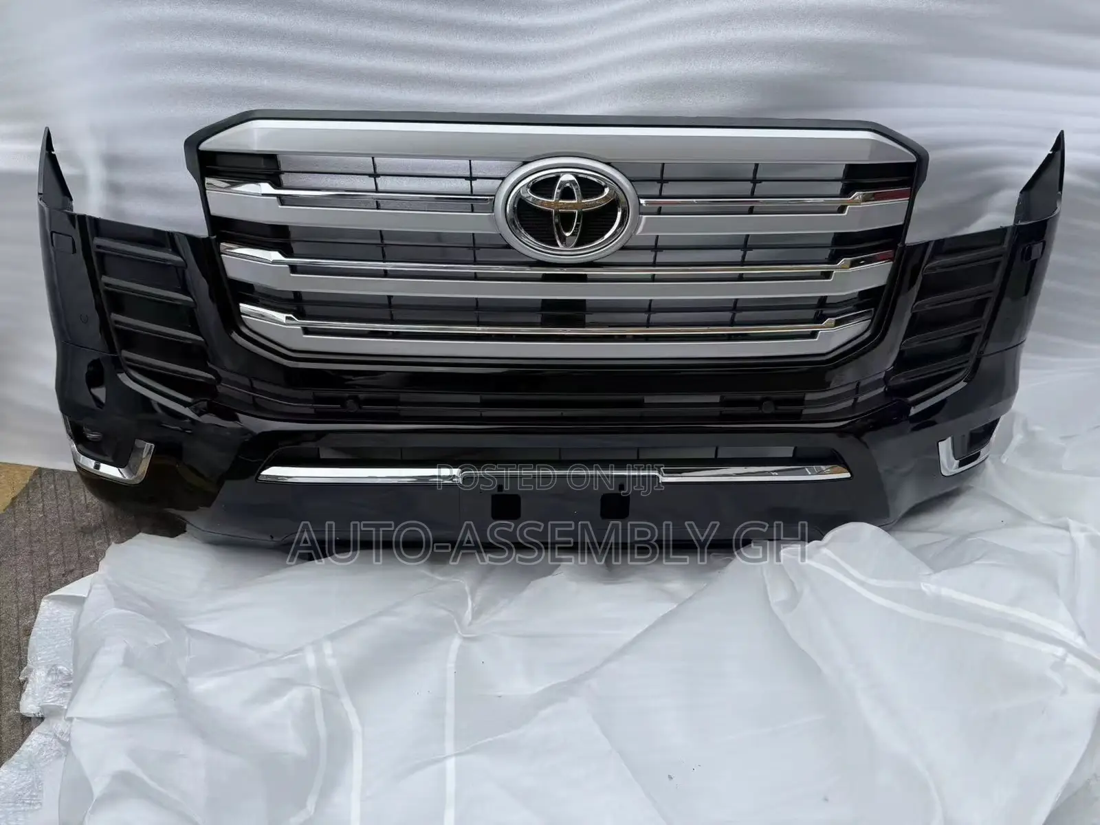 Toyota Land Cruiser 300 Front Bumper ORIGINAL 2022,2023,2024,2025,2026