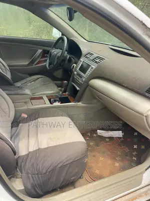 Toyota Camry XLE 4dr Sedan (2.5L 4cyl 6AM) 2010 White