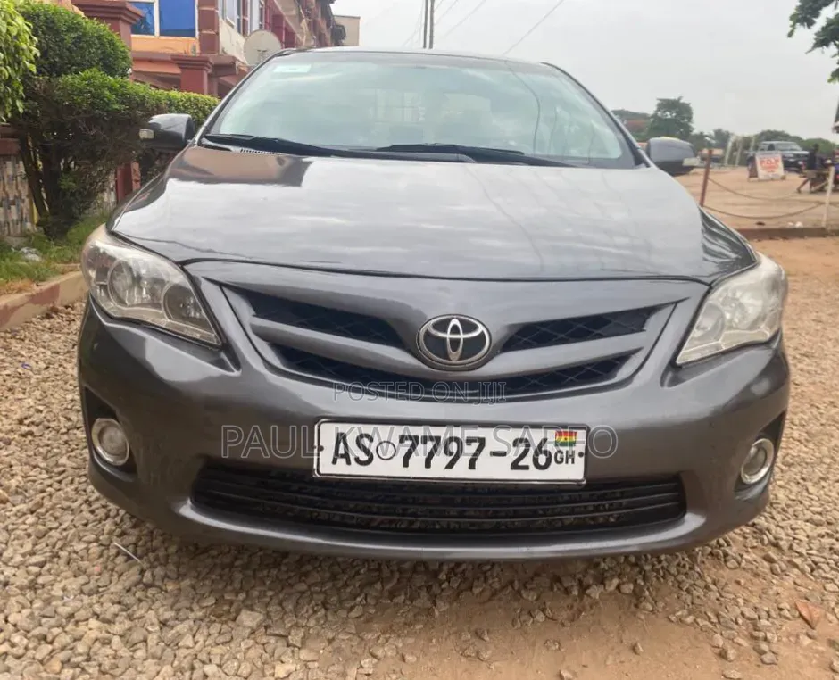 Toyota Corolla LE 4dr Sedan (1.8L 4cyl 4A) 2013 Gray