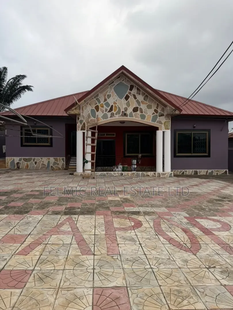 3bdrm House in Taifa Burkina, Station Area for sale