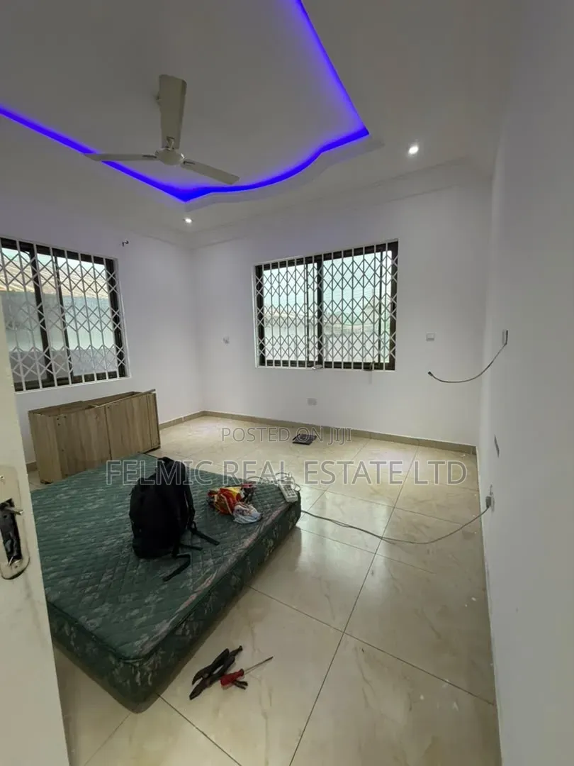 3bdrm House in Taifa Burkina, Station Area for sale