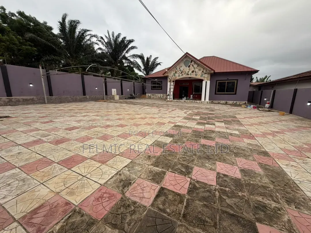 3bdrm House in Taifa Burkina, Station Area for sale