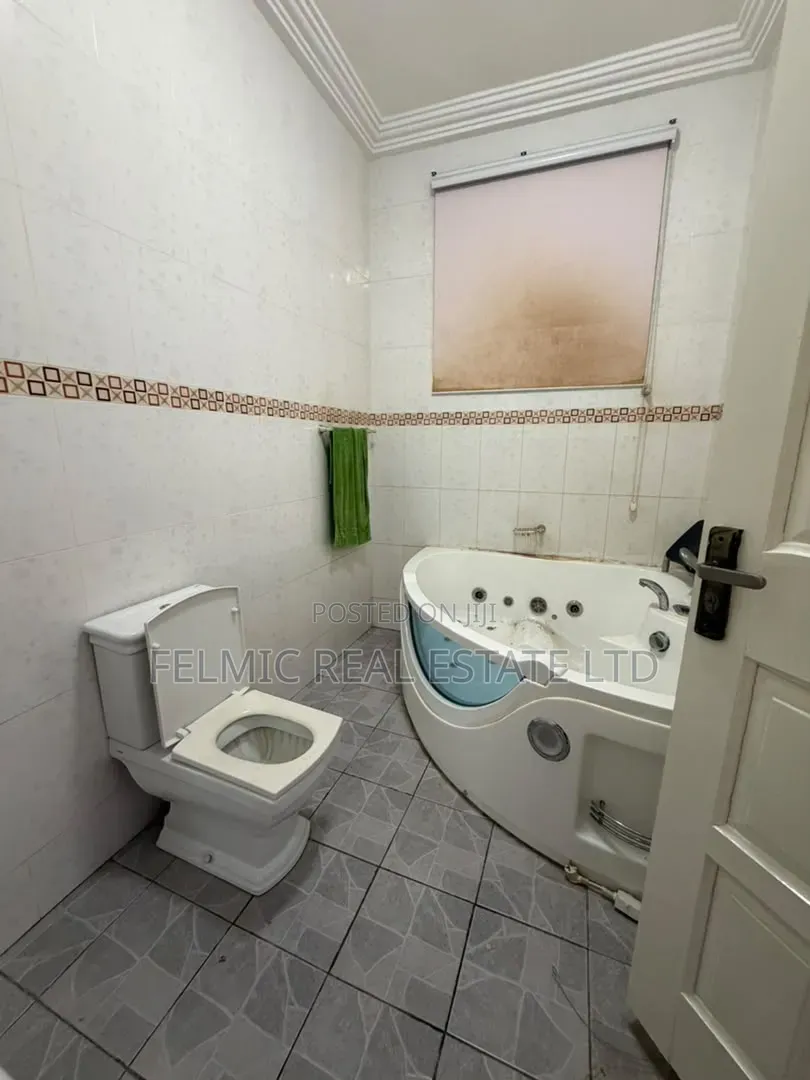 3bdrm House in Taifa Burkina, Station Area for sale
