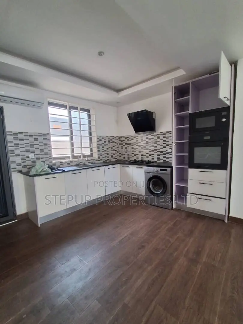 3bdrm House in School Junction, Nmai-Dzorn for rent