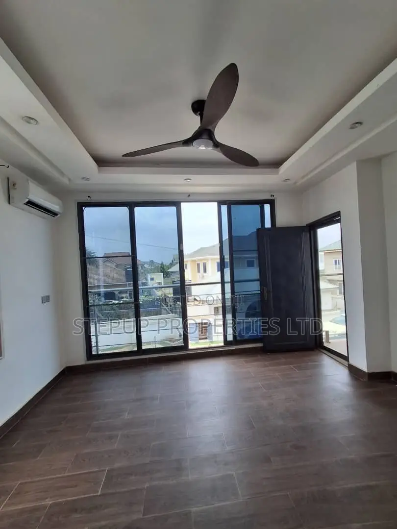 3bdrm House in School Junction, Nmai-Dzorn for rent