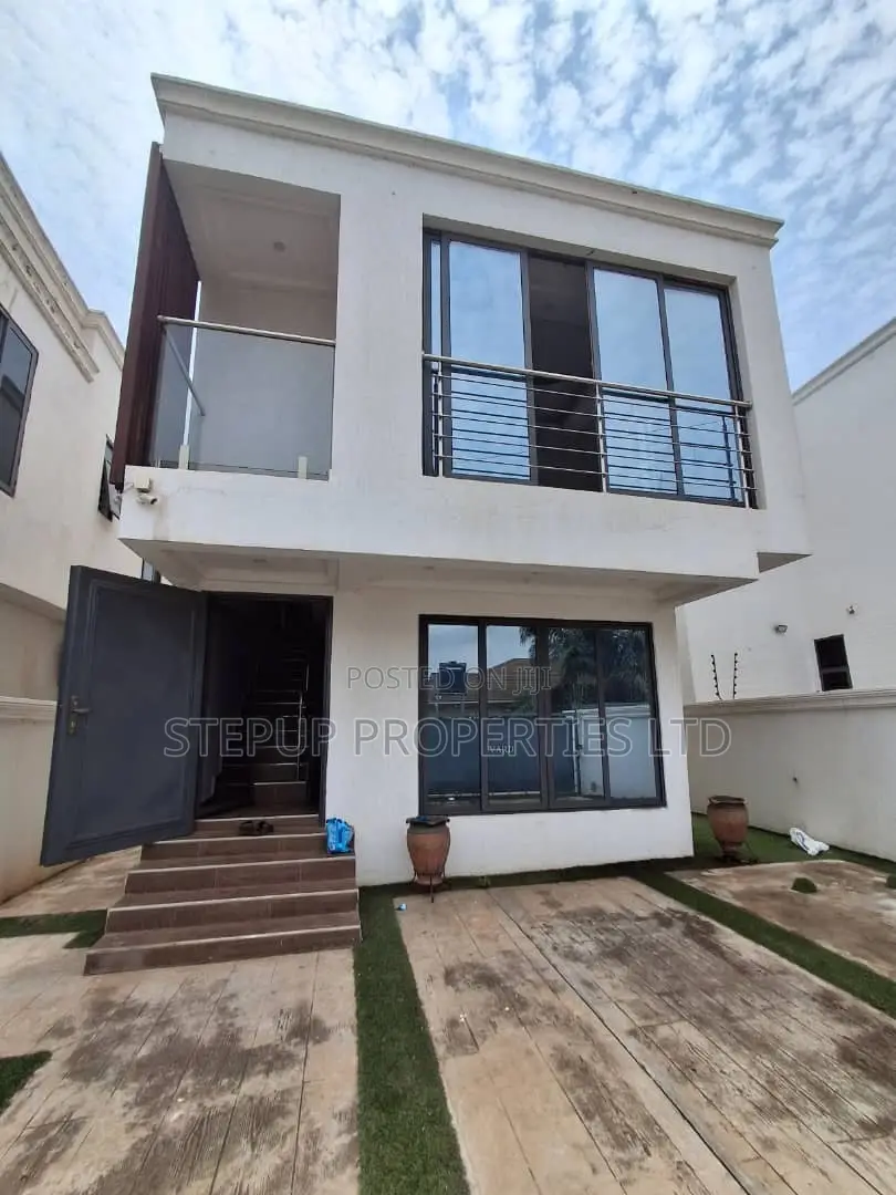 3bdrm House in School Junction, Nmai-Dzorn for rent