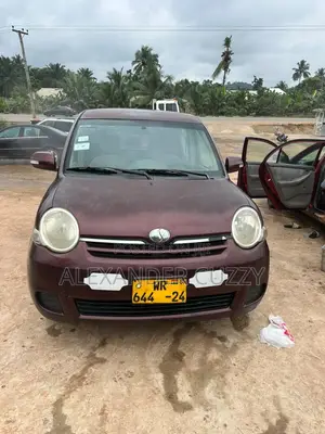 Toyota Sienta 2012 Brown