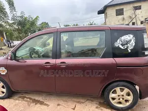 Toyota Sienta 2012 Brown