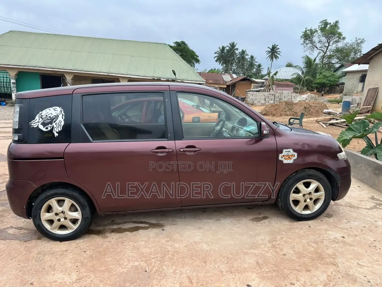 Toyota Sienta 2012 Brown