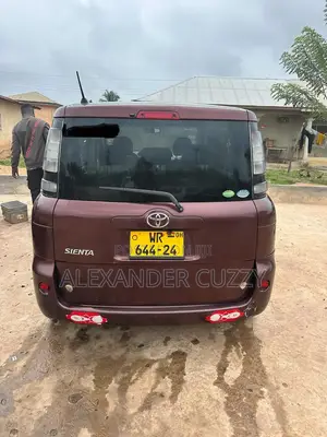 Toyota Sienta 2012 Brown