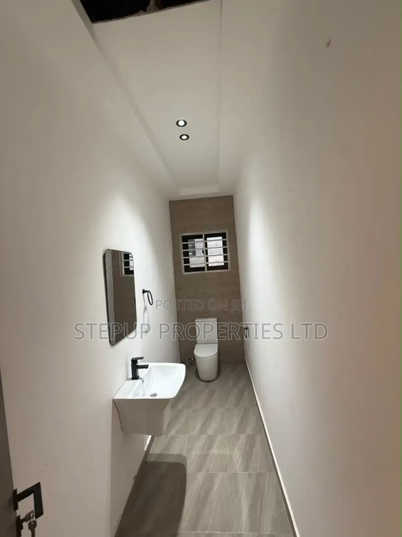 3bdrm House in Ayi Mensa, Oyarifa Mall Area for sale