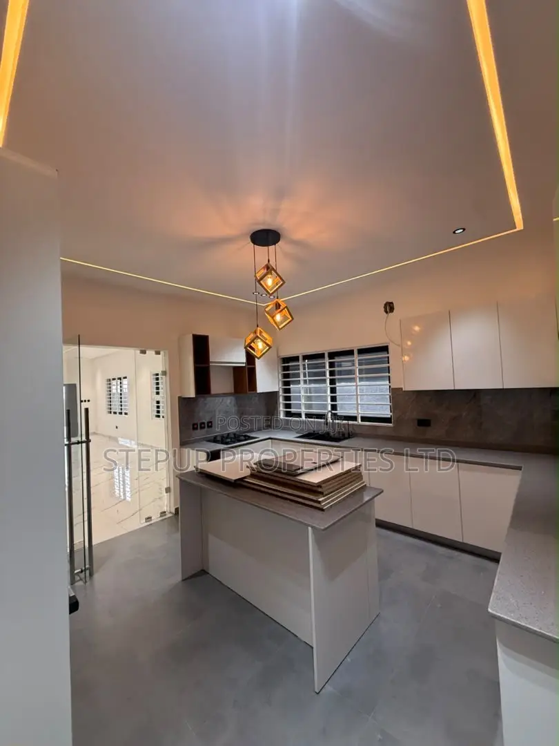 3bdrm House in Ayi Mensa, Oyarifa Mall Area for sale