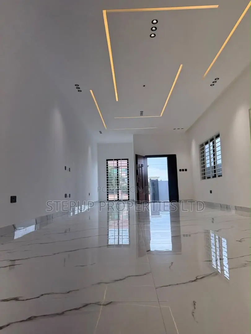3bdrm House in Ayi Mensa, Oyarifa Mall Area for sale