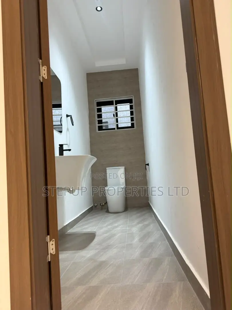 3bdrm House in Ayi Mensa, Oyarifa Mall Area for sale