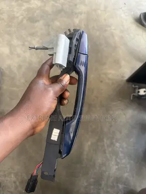 17-22 Honda CR-V EX, EX-L, TRG Left Front Door Handle