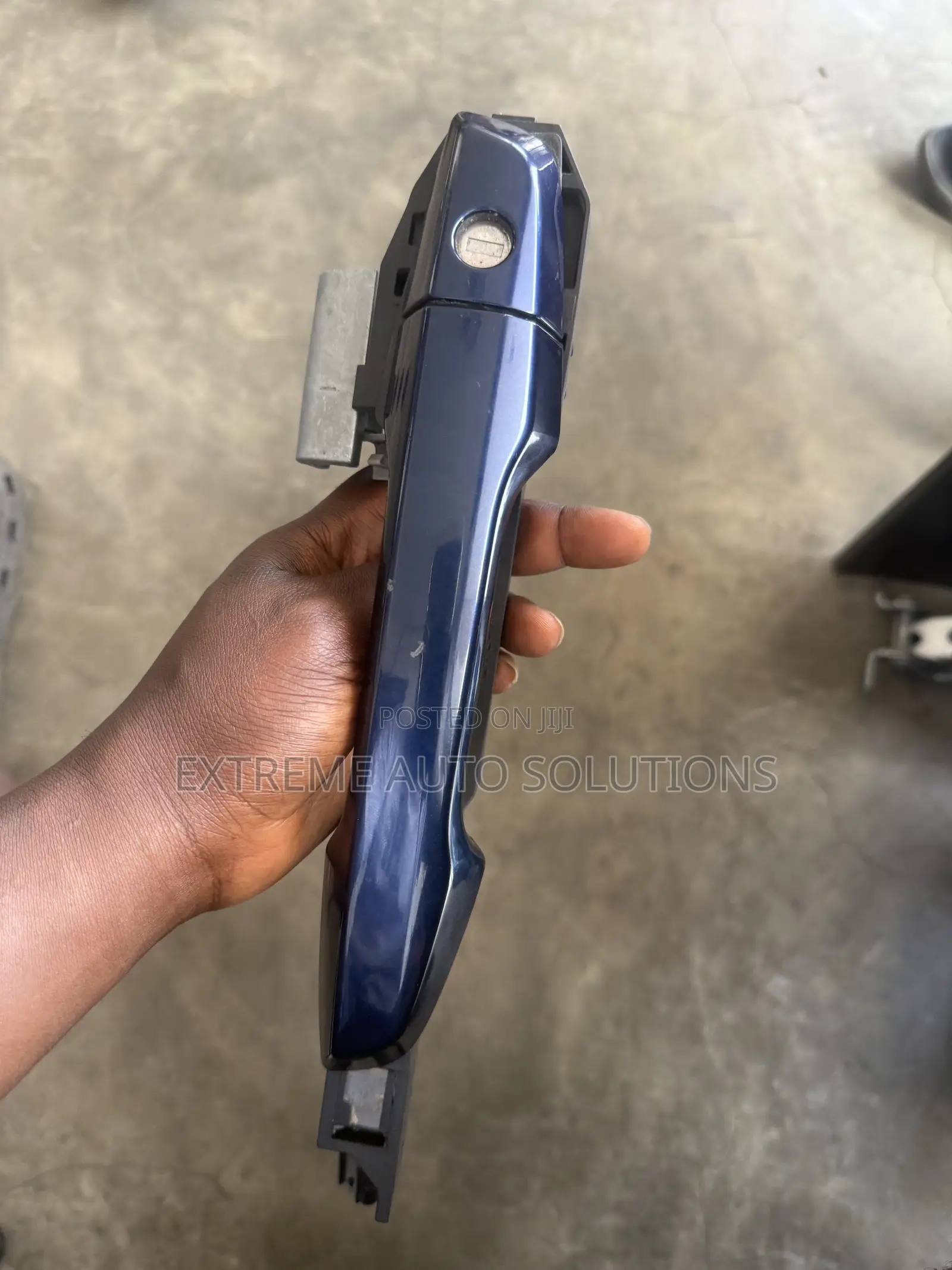 17-22 Honda CR-V EX, EX-L, TRG Left Front Door Handle