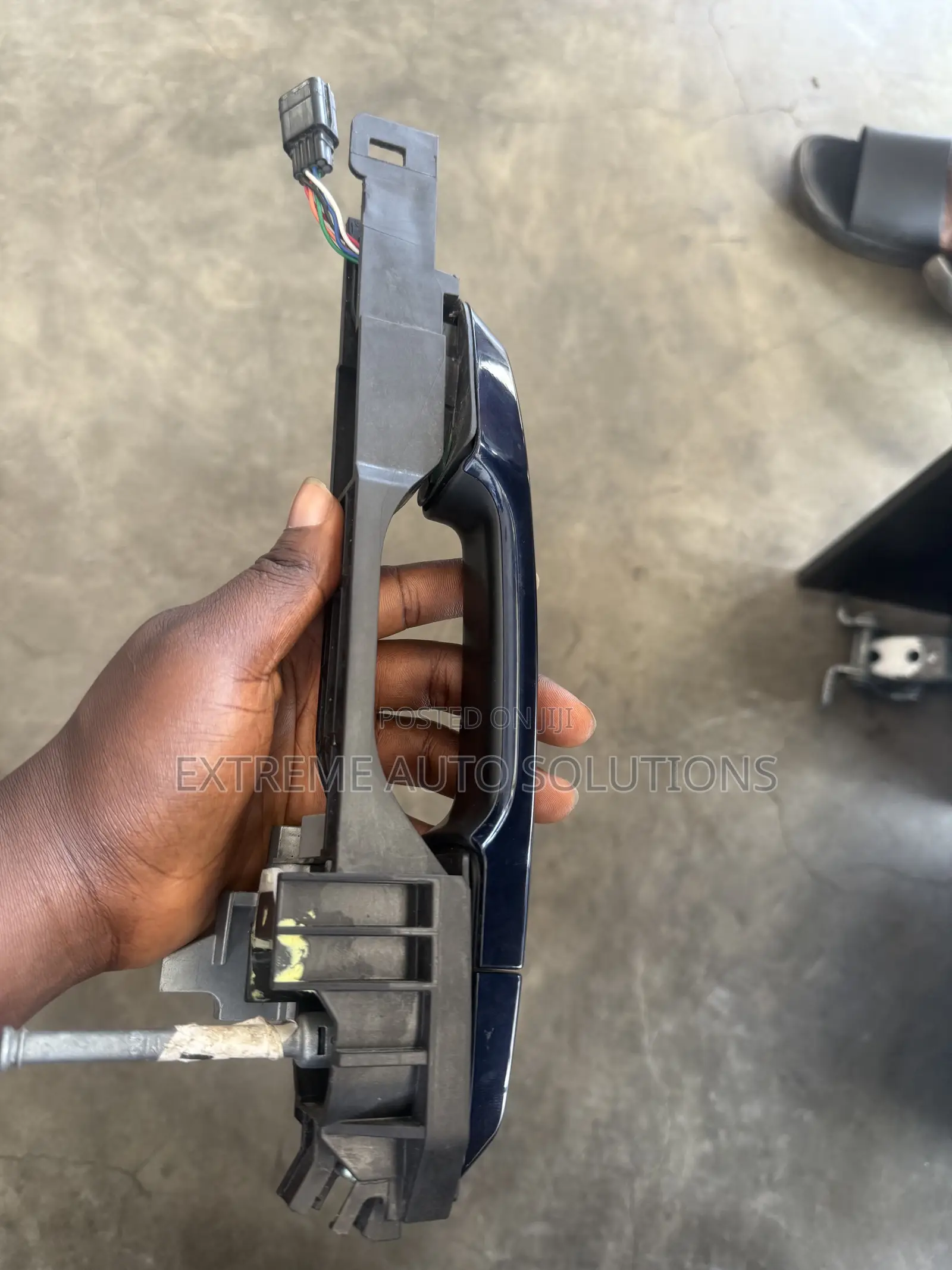 17-22 Honda CR-V EX, EX-L, TRG Left Front Door Handle
