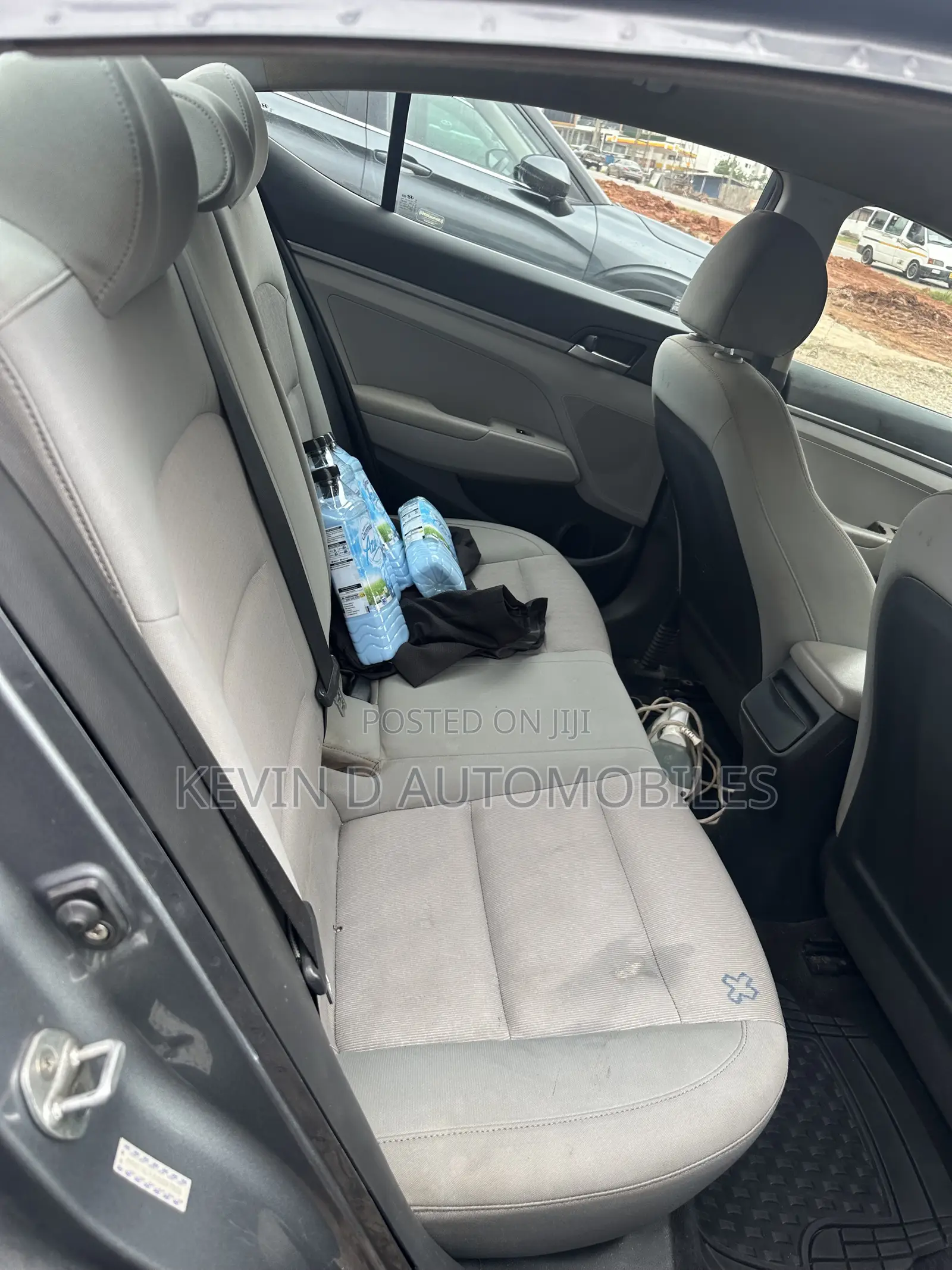 Hyundai Elantra SE Sedan FWD (2.0L 4cyl 6M) 2017 Gray