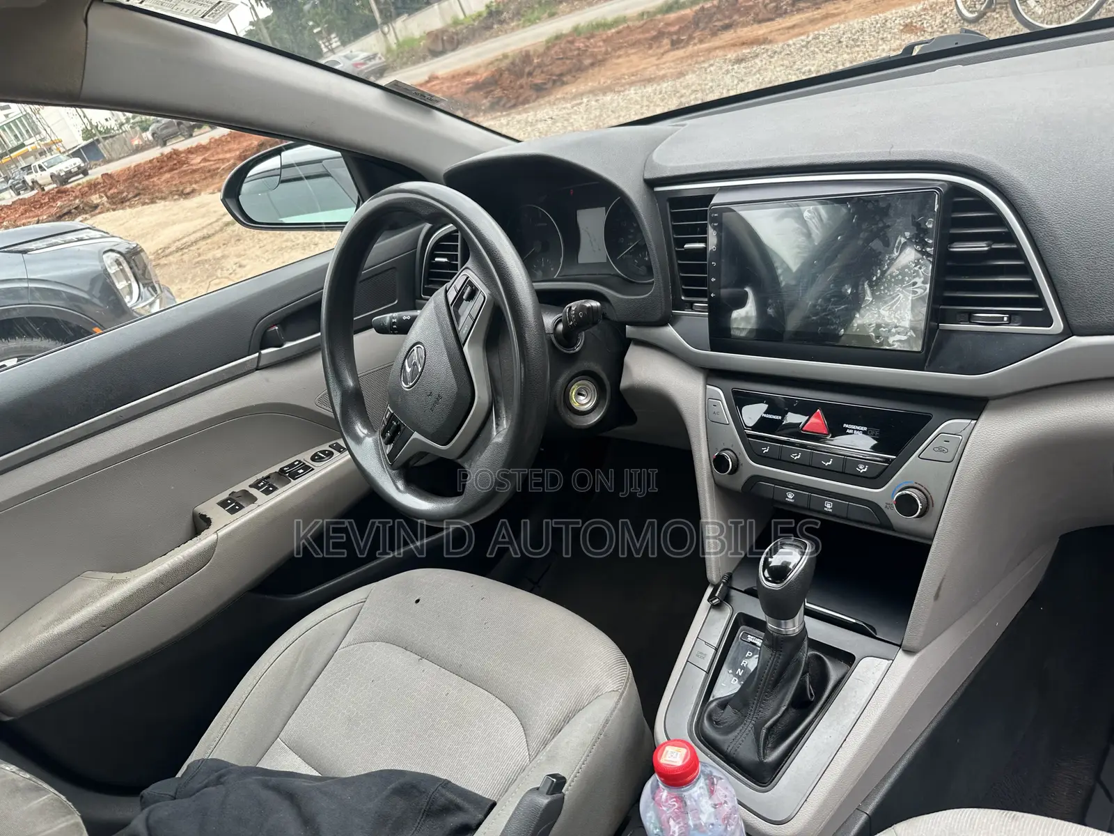 Hyundai Elantra SE Sedan FWD (2.0L 4cyl 6M) 2017 Gray