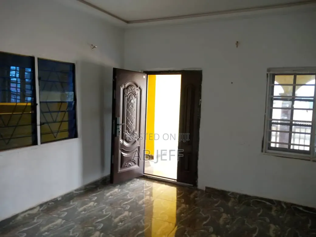 2bdrm Apartment in Abuakwa Manshia for rent