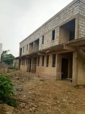 8bdrm House in Pokuase for sale