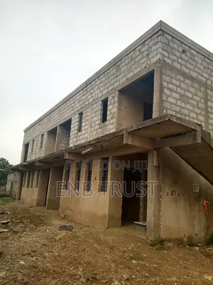 8bdrm House in Pokuase for sale
