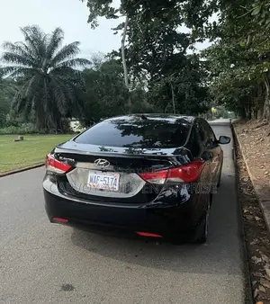 Hyundai Elantra Limited Sedan FWD (1.8L 4cyl 6A) 2013 Black