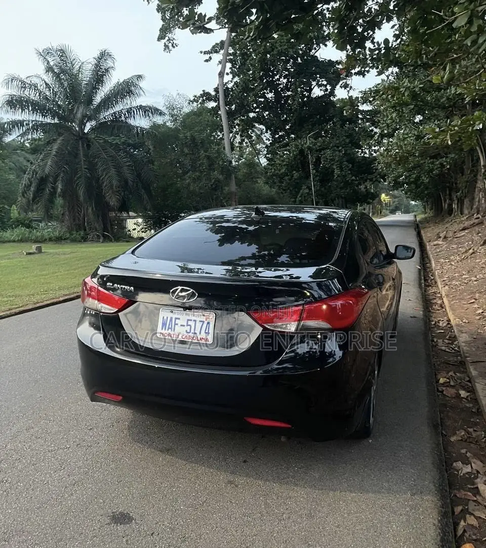 Hyundai Elantra Limited Sedan FWD (1.8L 4cyl 6A) 2013 Black