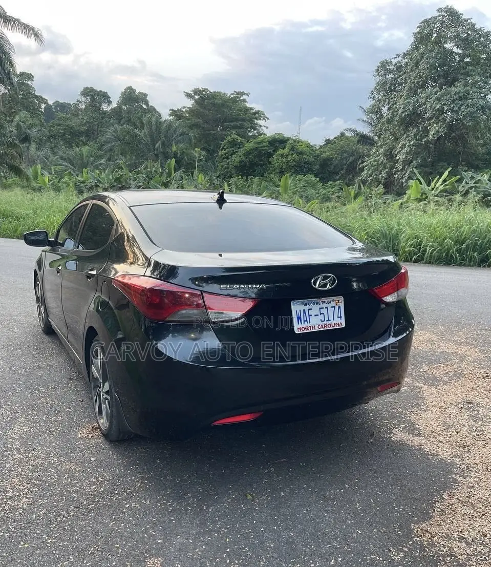 Hyundai Elantra Limited Sedan FWD (1.8L 4cyl 6A) 2013 Black