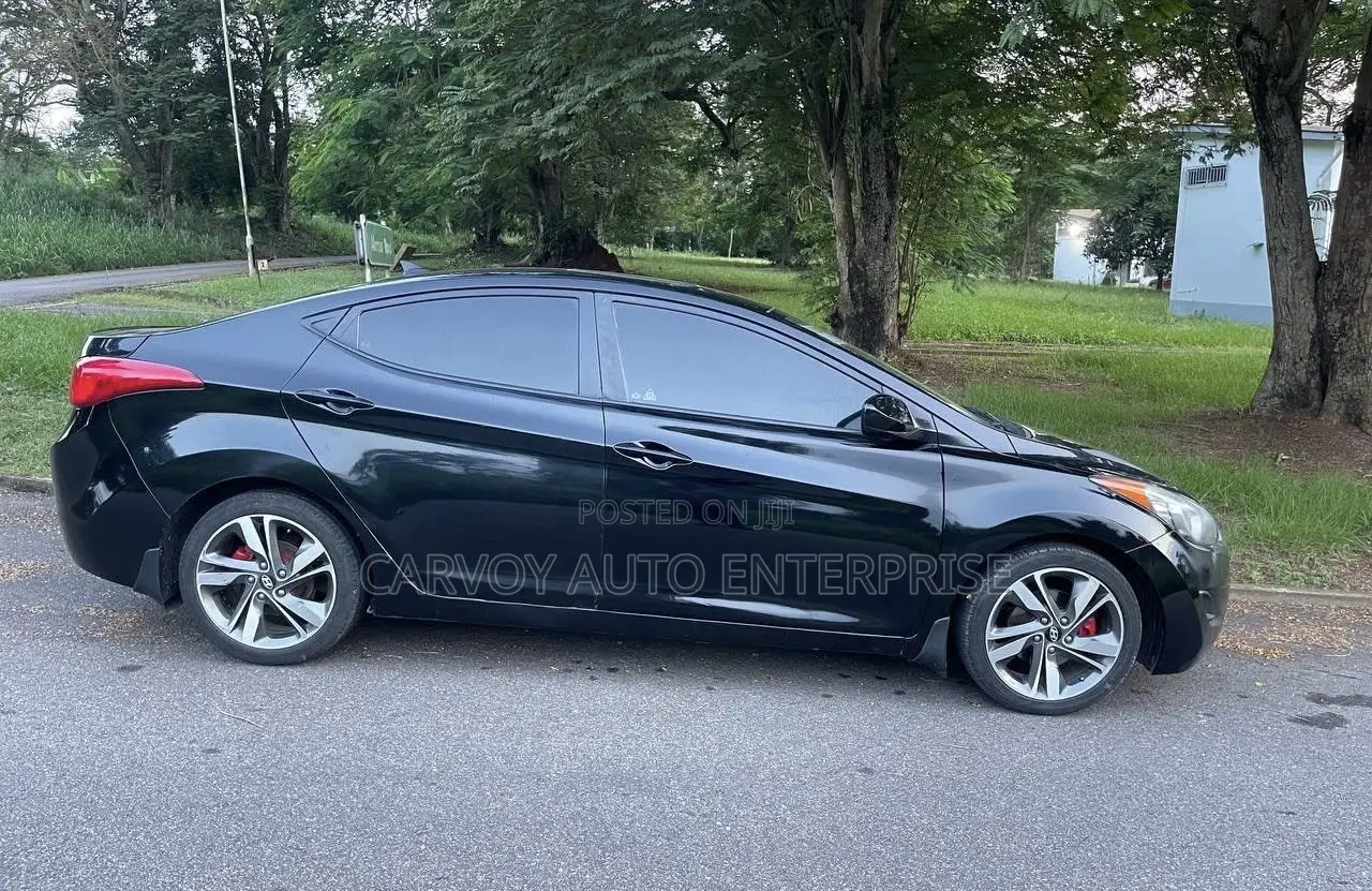 Hyundai Elantra Limited Sedan FWD (1.8L 4cyl 6A) 2013 Black