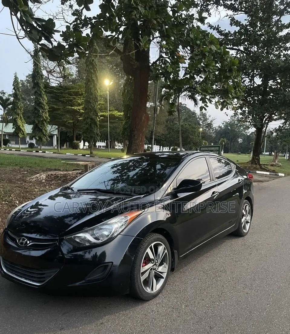 Hyundai Elantra Limited Sedan FWD (1.8L 4cyl 6A) 2013 Black