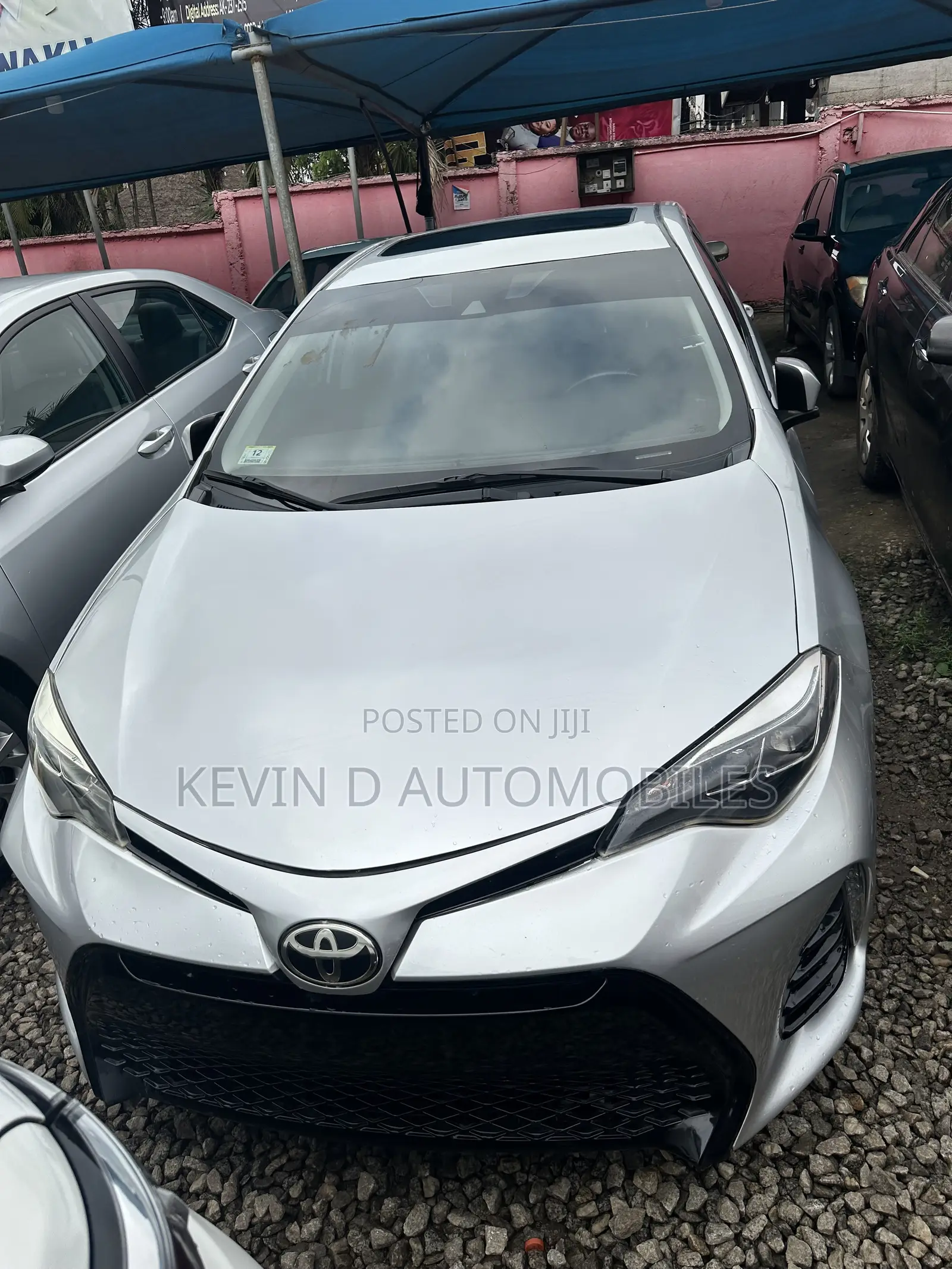 Toyota Corolla SE (1.8L 4cyl 6M) 2018 Silver