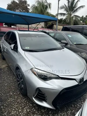 Toyota Corolla SE (1.8L 4cyl 6M) 2018 Silver