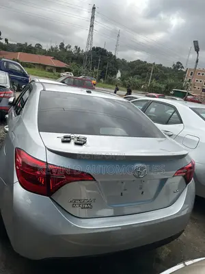 Toyota Corolla SE (1.8L 4cyl 6M) 2018 Silver