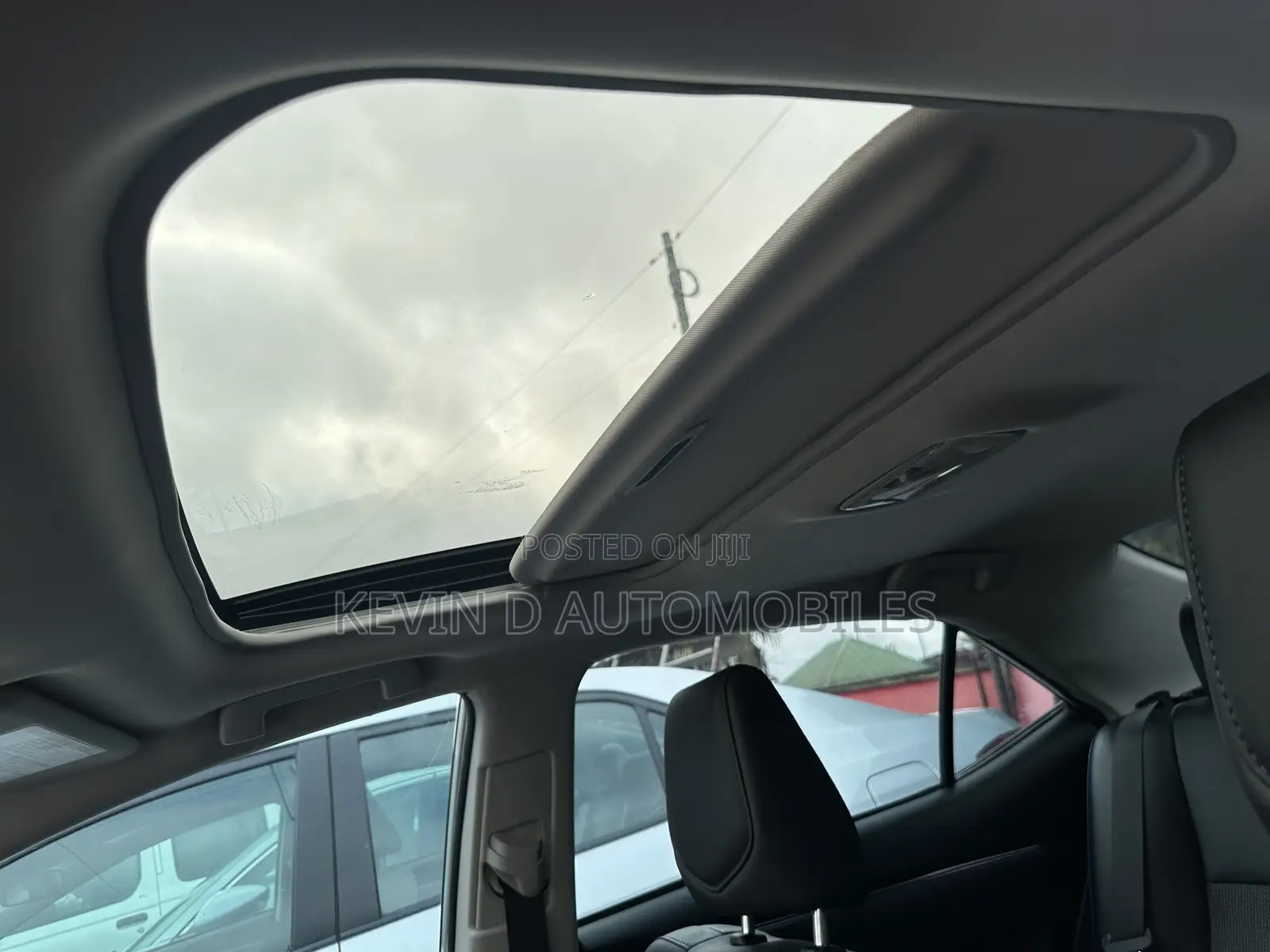 Toyota Corolla SE (1.8L 4cyl 6M) 2018 Silver
