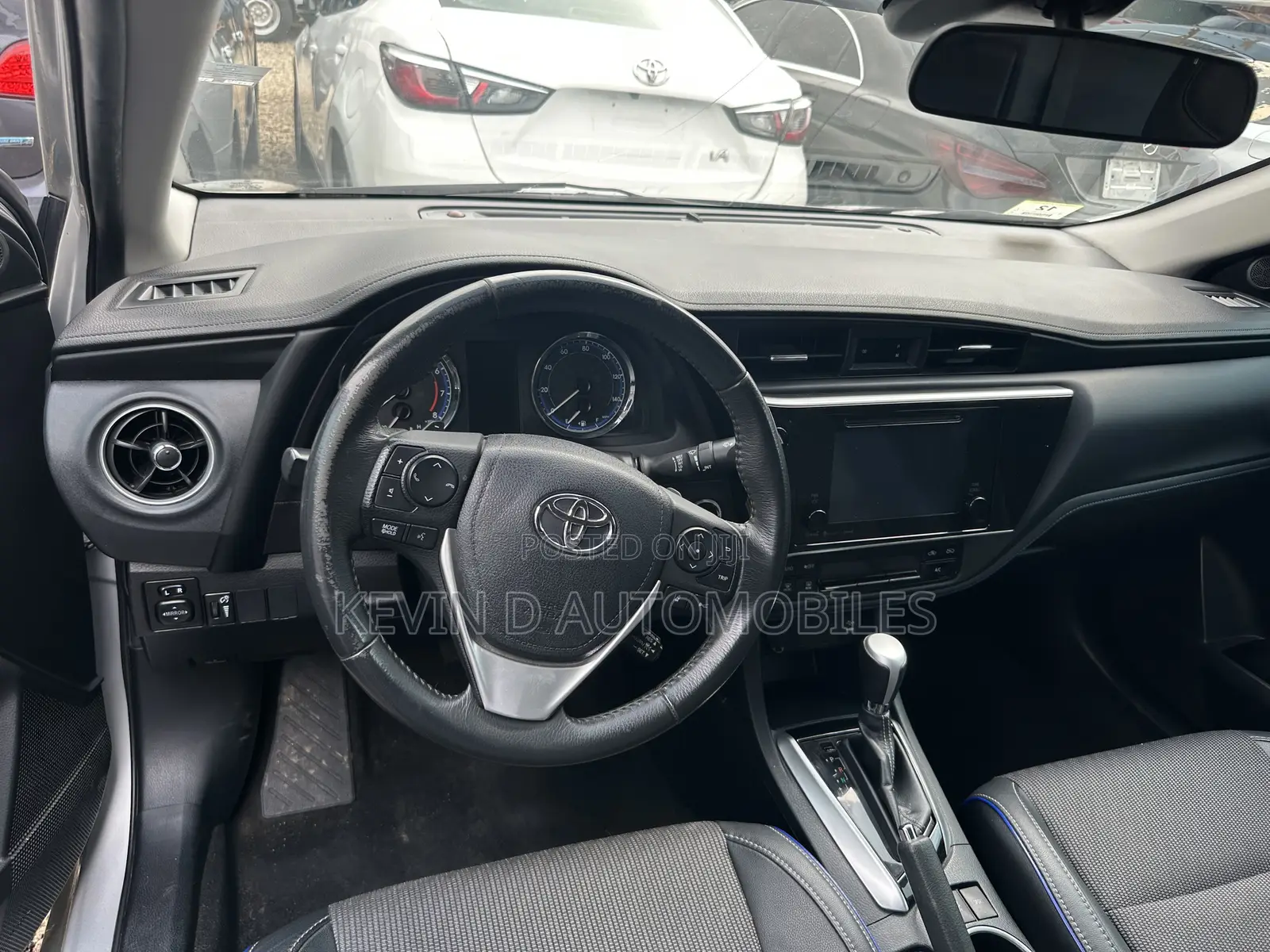Toyota Corolla SE (1.8L 4cyl 6M) 2018 Silver