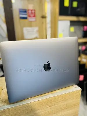 Laptop Apple MacBook Pro 2022 M2 8GB Apple M2 SSD 512GB