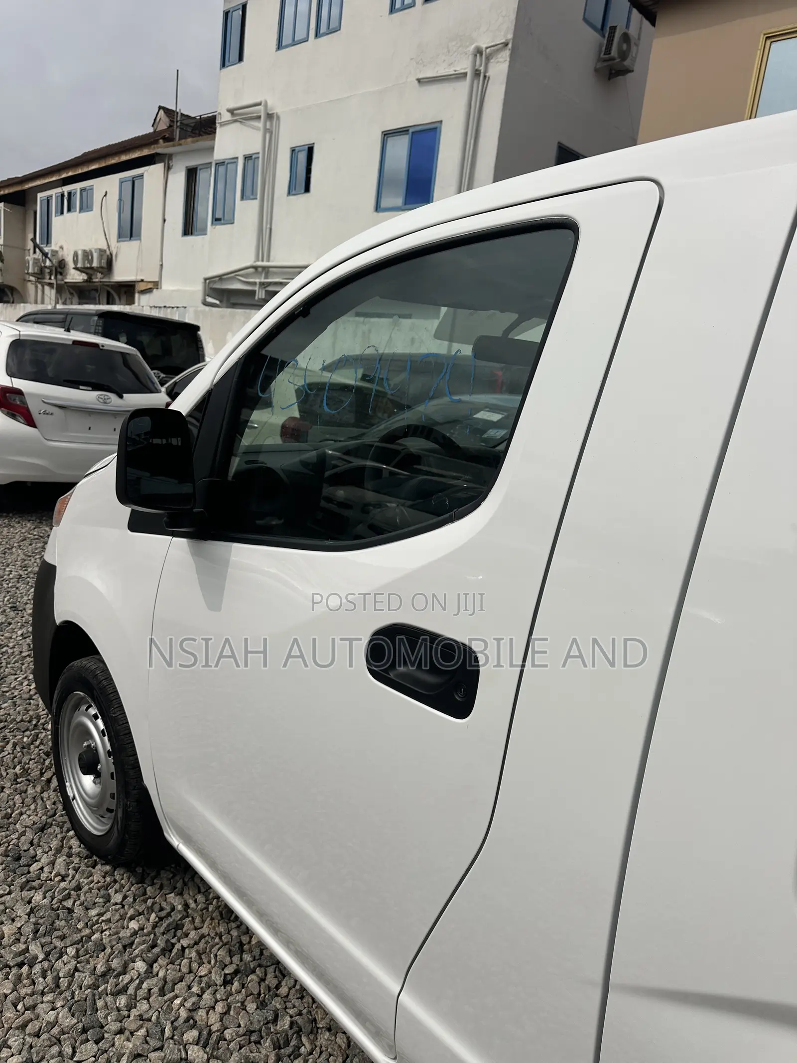 Nissan Caravan (Urvan) 2017 White