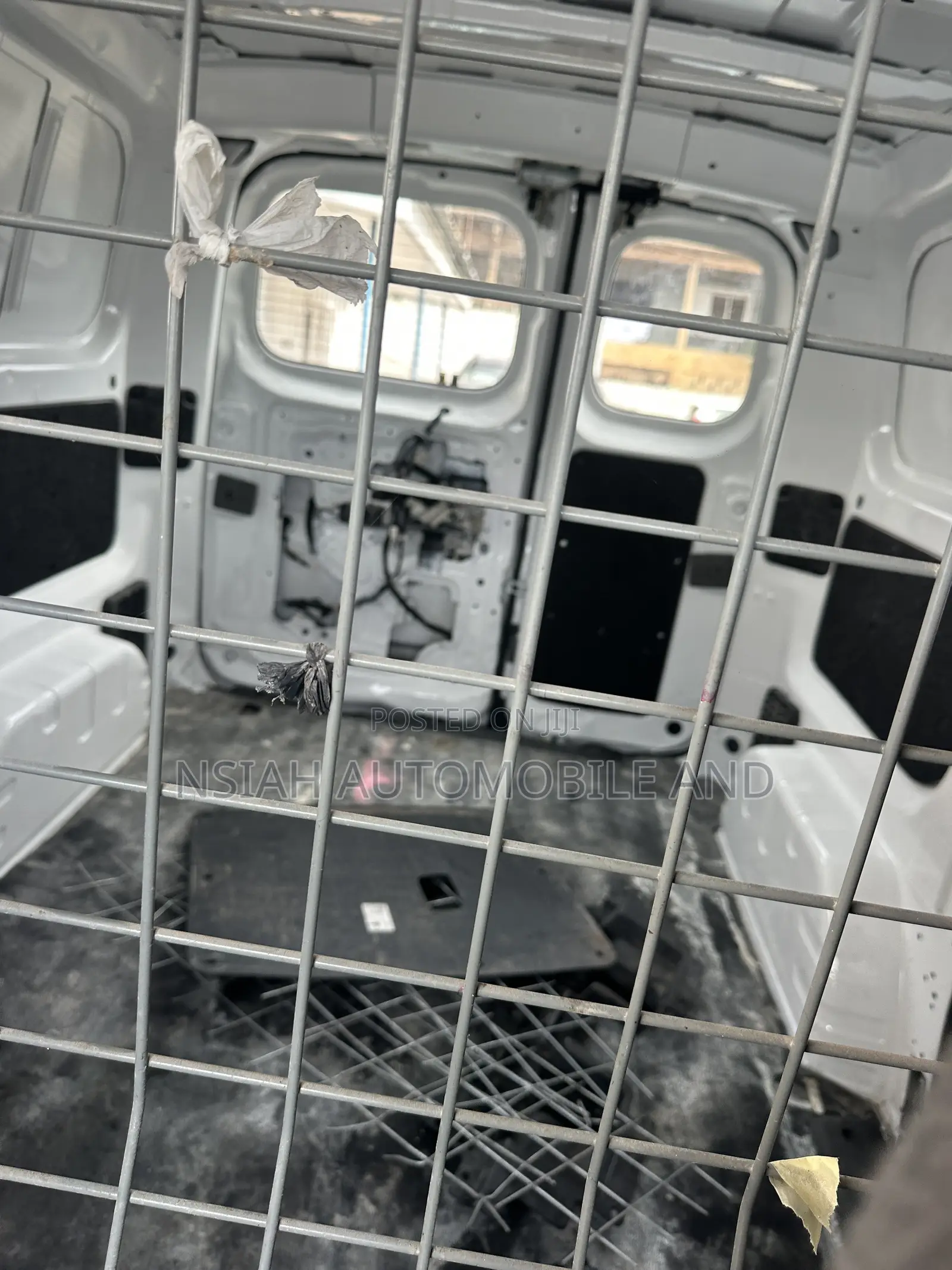Nissan Caravan (Urvan) 2017 White