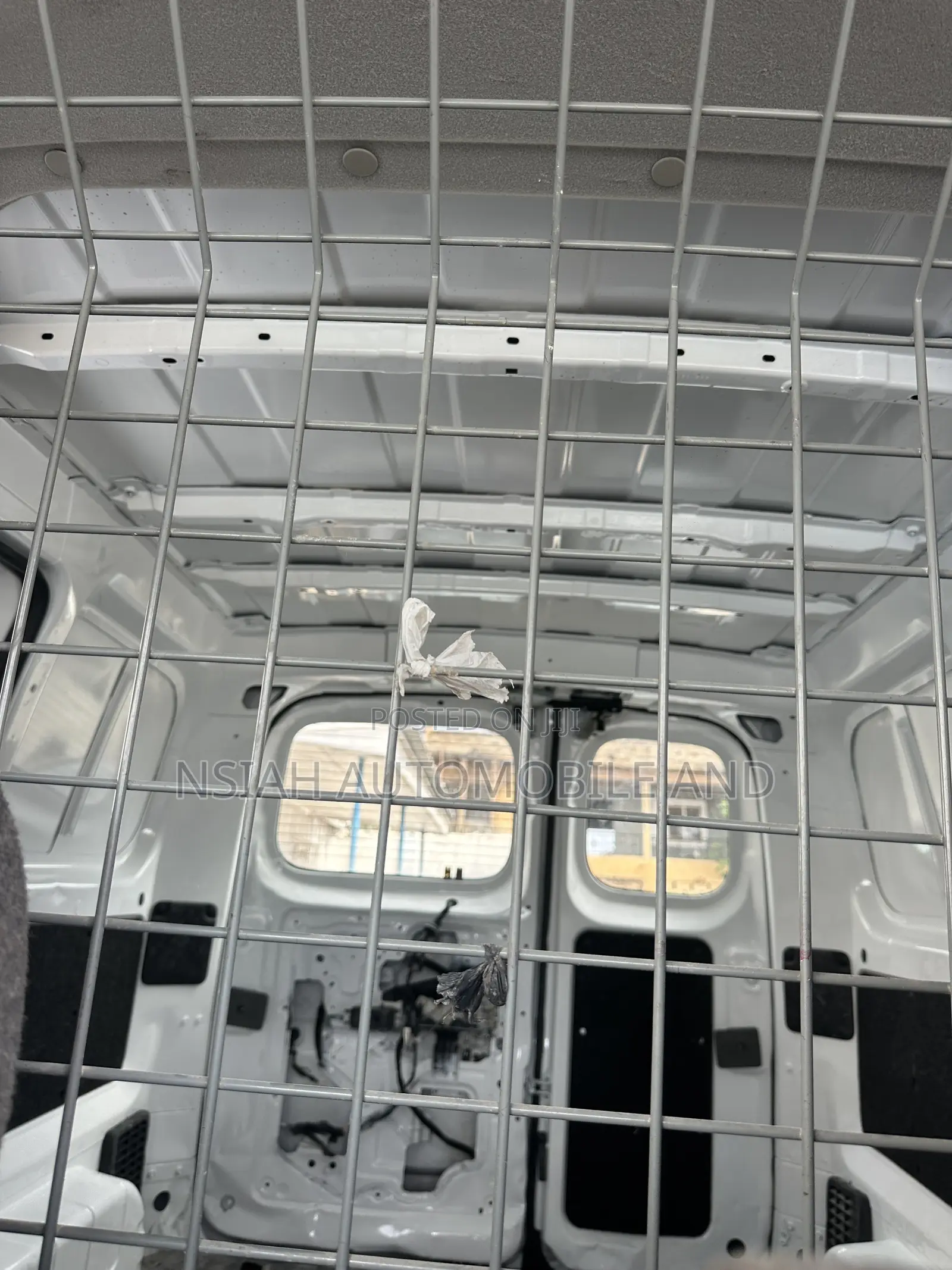 Nissan Caravan (Urvan) 2017 White