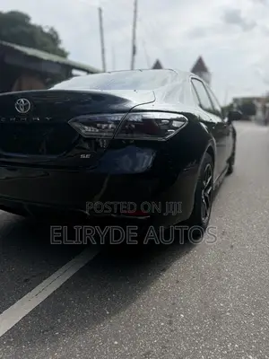 Toyota Camry SE FWD (2.5L 4cyl 8AM) 2018 Black