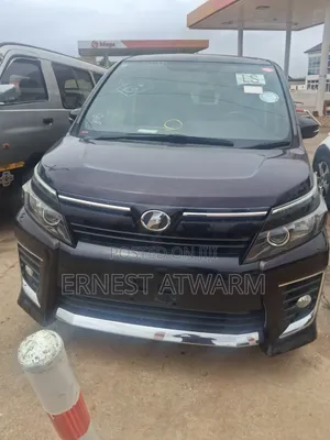 Toyota Voxy 2014 Gray