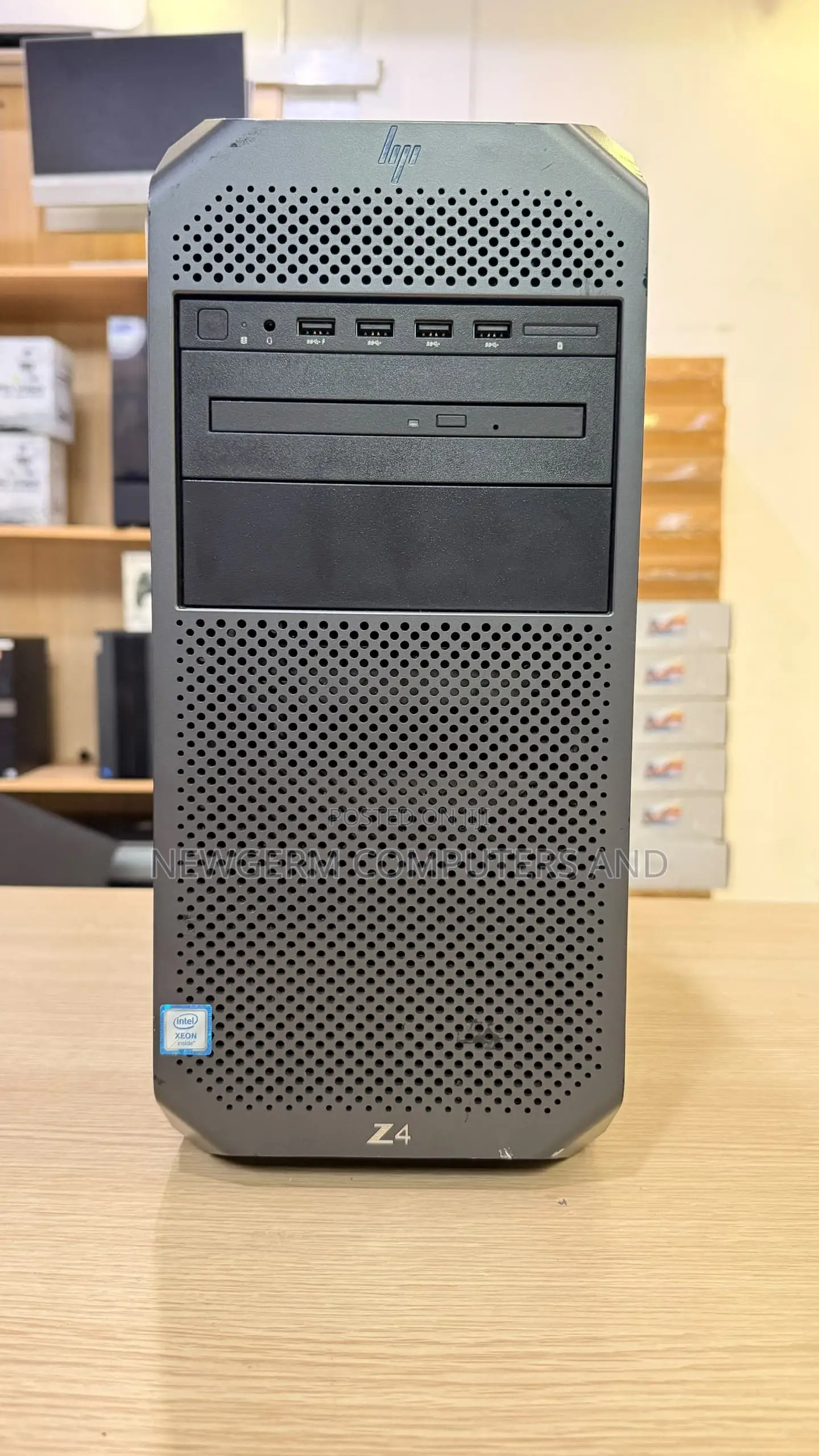 Server HP 32GB Intel Xeon HDD+SSD 256GB
