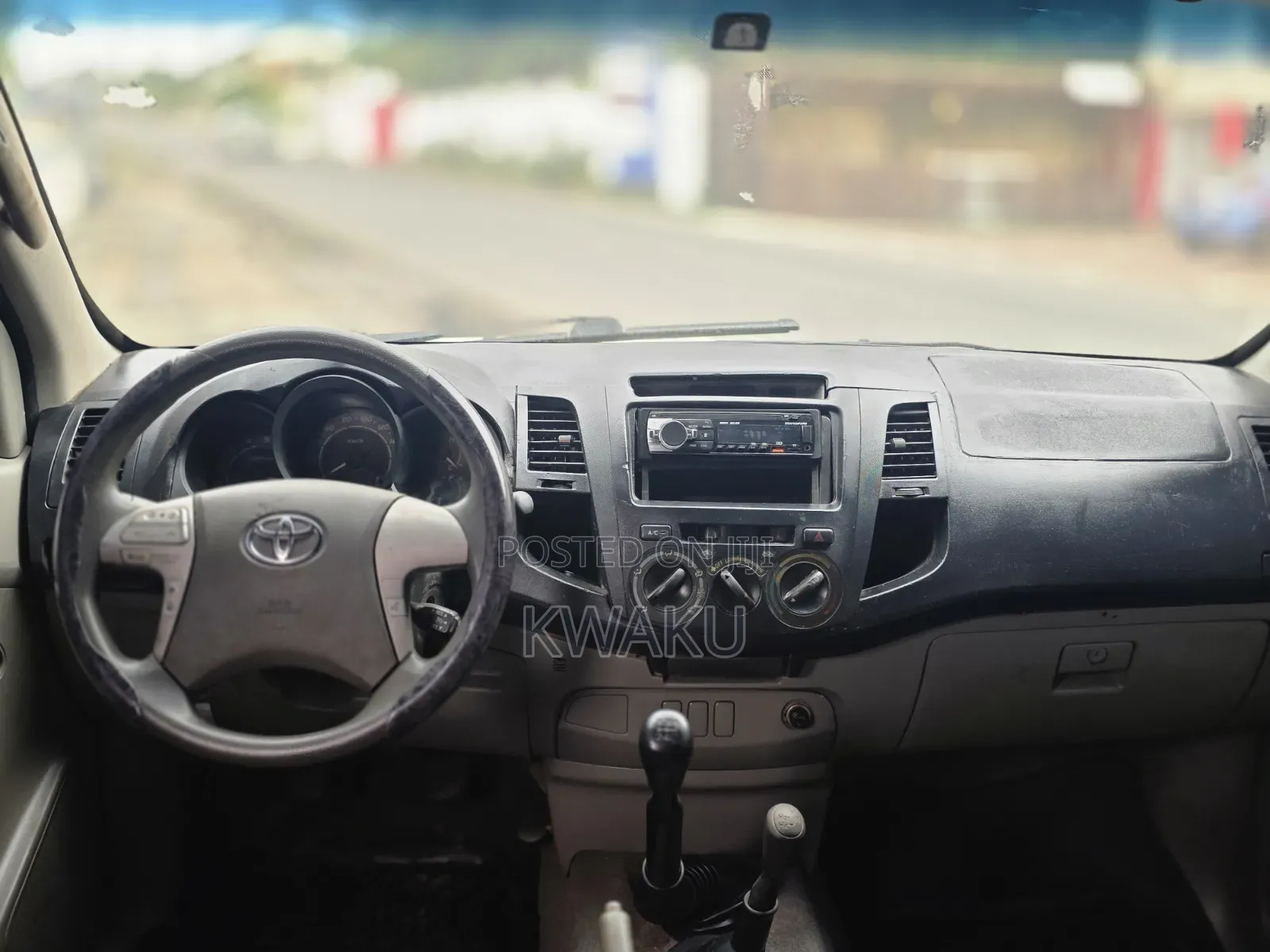 Toyota Hilux 2009 White